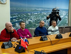 Мэр Благовещенска Олег Имамеев собрал предпринимателей, занимающихся пассажирскими перевозками