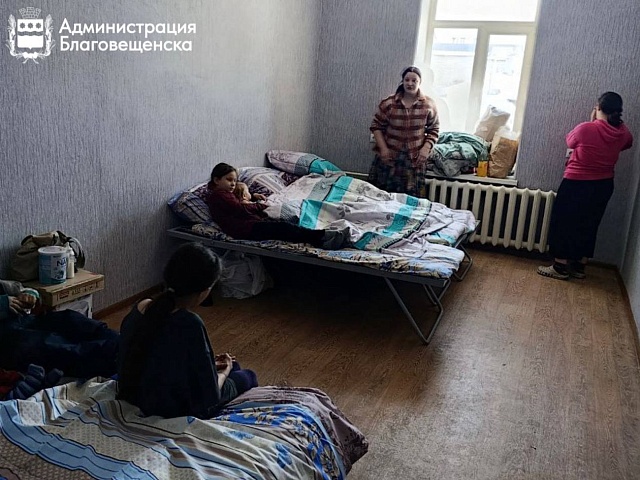 Для пострадавшей в пожаре многодетной семьи подбирают жильё