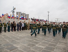 В честь Дня Победы в Благовещенске развернули знамя Победы