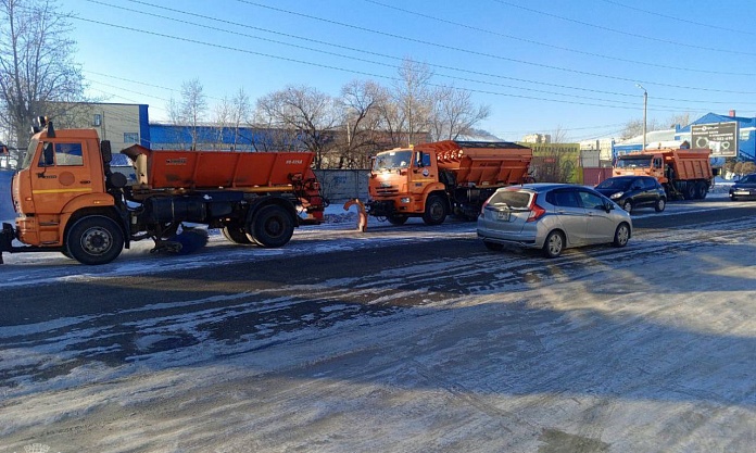 Почти семь тысяч тонн снега вывезли за неделю с улиц Благовещенска