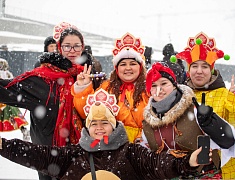 На площади Ленина и набережной Амура прошли народные гуляния в честь масленицы