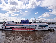 На Амуре прошла традиционная акция «Цветы на воде»