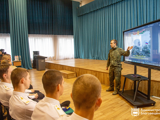 Урок мужества от героя спецоперации: в гимназии № 25 побывал необычный педагог