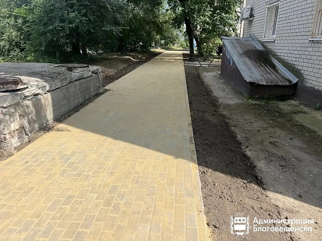 В Благовещенске завершается ежегодная кампания по обновлению тротуаров. В порядок привели участки почти на десятке улиц 