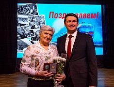 Церемония награждения медалями «За строительство Байкало-Амурской магистрали»