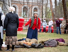 Реконструкцию боя Великой Отечественной войны показали гостям Городского парка в День Победы