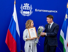 В Благовещенске работников торговли отметили Почетными грамотами