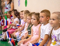 Маленькие патриоты отметили День флага в детских садах Благовещенска