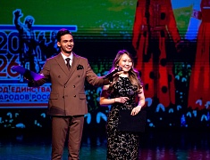 В Благовещенске в преддверии 8 Марта прошел большой праздничный концерт