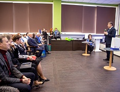 Заместитель мэра Благовещенска Дмитрий Перов поздравил «Ассоциацию пожилых людей» с юбилеем