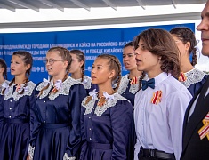 На Амуре прошла традиционная акция «Цветы на воде»