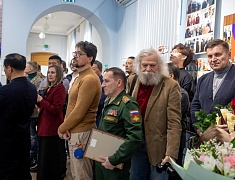 В Благовещенске открылась выставка к 70-летию Александра Тихомирова