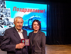 Церемония награждения медалями «За строительство Байкало-Амурской магистрали»