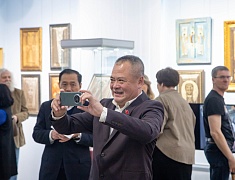 В Благовещенске открылась выставка к 70-летию Александра Тихомирова