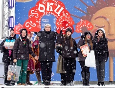 На площади Ленина и набережной Амура прошли народные гуляния в честь масленицы