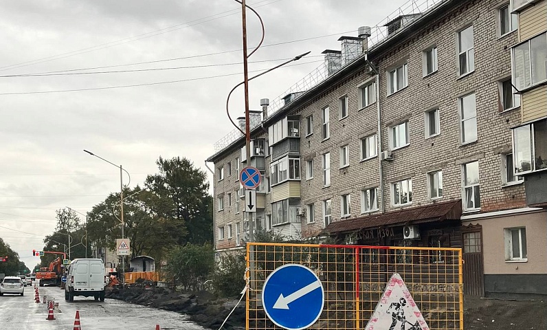 В амурской столице обустроят парковочные места возле детской поликлиники на Ленина 