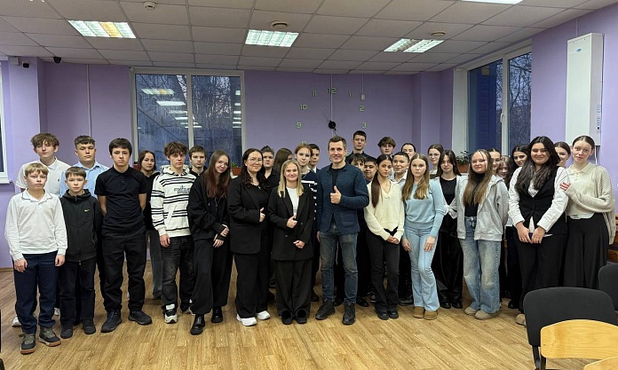 Легенда ралли в Благовещенске: чемпион России встретился с молодёжью и спортсменами-гонщиками