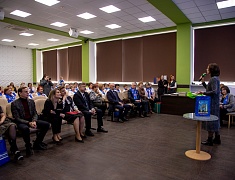 Заместитель мэра Благовещенска Дмитрий Перов поздравил «Ассоциацию пожилых людей» с юбилеем