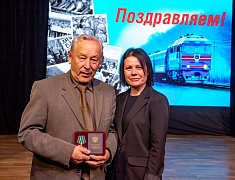 Церемония награждения медалями «За строительство Байкало-Амурской магистрали»