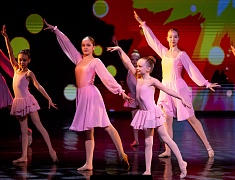 В Благовещенске в преддверии 8 Марта прошел большой праздничный концерт