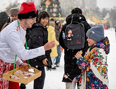 На площади Ленина и набережной Амура прошли народные гуляния в честь масленицы