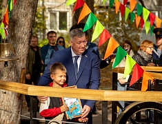 В амурской столице праздничной программой открыли сквер водников