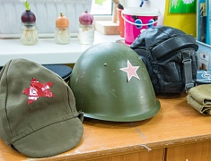 Ко Дню защитника Отечества в благовещенском детском саду подготовили выставку и спектакль для пап