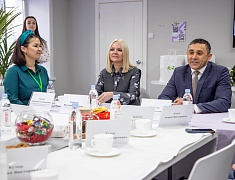 Мэр Благовещенска Олег Имамеев встретился со студенческими семьями Благовещенска