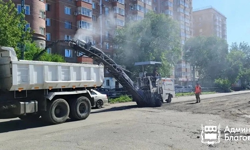 От асфальта до теплосетей: на благовещенских магистралях вместе с дорожным полотном меняют «начинку» 
