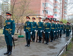 В Благовещенске во дворах ветеранов прошла акция "Поем двором"  