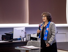 Заместитель мэра Благовещенска Дмитрий Перов поздравил «Ассоциацию пожилых людей» с юбилеем