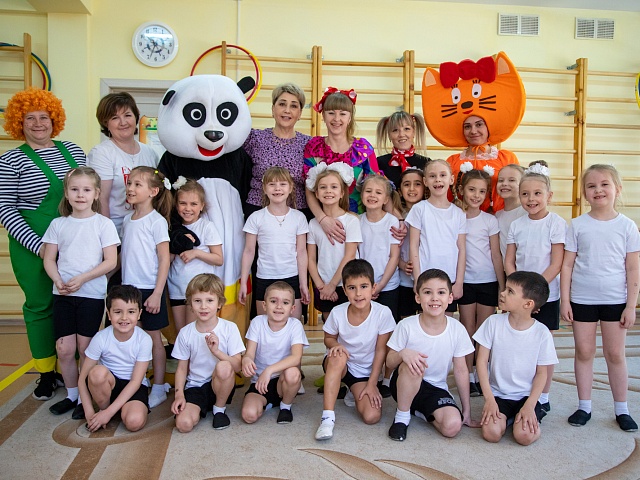 В благовещенском детском саду №67 спортивный флешмоб объединил родителей, детей и педагогов
