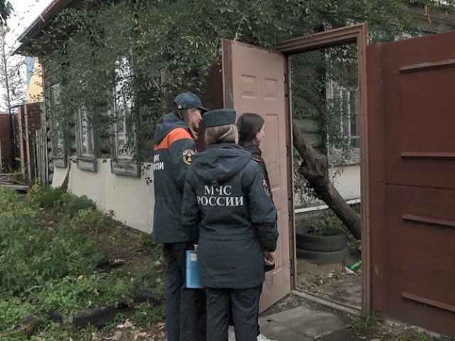 В преддверии отопительного сезона в Благовещенске проверили семьи, проживающие в домах с печным отоплением