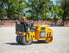 Рабочее совещание по ремонту стадиона Алексеевской гимназии провел мэр Благовещенска Олег Имамеев