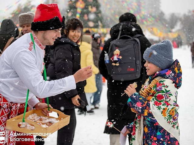 В Благовещенск ярко и шумно проводил зиму