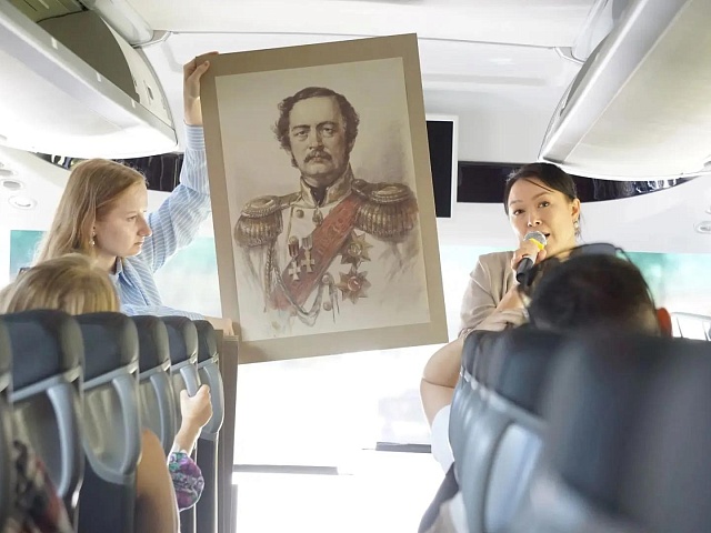 «Наш, Амурский!»: в Благовещенске впервые прошла автобусно‑пешеходная экскурсия‑выставка к 217‑летию Муравьёва‑Амурского