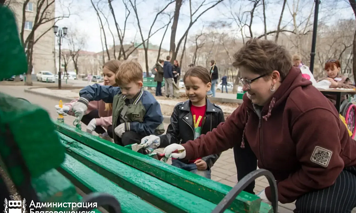 Больше сотни субботников проведут учреждения образования и культуры на этой неделе. В Благовещенске идёт акция «Город берегу»