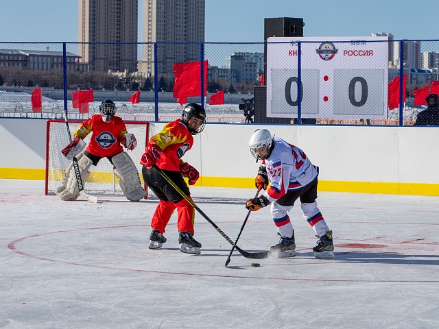 Соревнования по хоккею в рамках Международного российско-китайского фестиваля зимних видов спорта