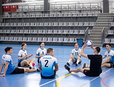 В Благовещенске впервые прошел турнир по волейболу сидя