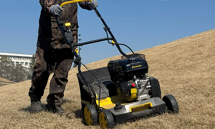 Аэрация, подкормка, гидропосев: холмы на «Трибуне Холл» готовят к летнему сезону