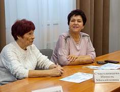 Мэр Благовещенска Олег Имамеев наградил победителей конкурса "Город в праздничном наряде"