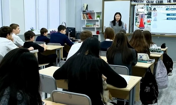 В Благовещенске китайские студенты провели уроки в школе №5 