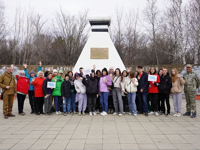 Благовещенские школьники привели в порядок памятник Айгунскому договору