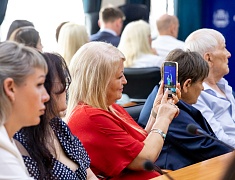В Благовещенске работников торговли отметили Почетными грамотами