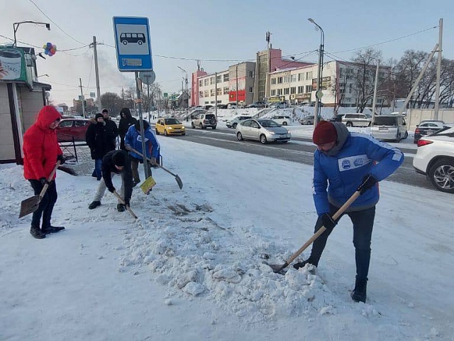 Тротуары по 50 лет Октября, Воронкова и Новотроицкому шоссе стали чище