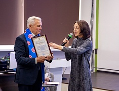 Заместитель мэра Благовещенска Дмитрий Перов поздравил «Ассоциацию пожилых людей» с юбилеем