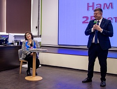 Заместитель мэра Благовещенска Дмитрий Перов поздравил «Ассоциацию пожилых людей» с юбилеем