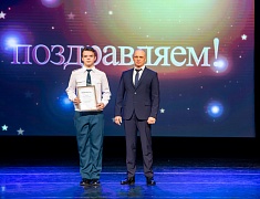 Мэр Благовещенска Олег Имамеев вручил премию одарённым детям по итогам 2022 года