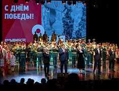 Благовещенские артисты исполнили патриотические песни на городском концерте