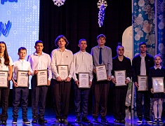 Премию мэра получили 40 талантливых школьников Благовещенска